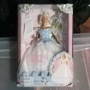 New in box 2000 princess.bride Barbie